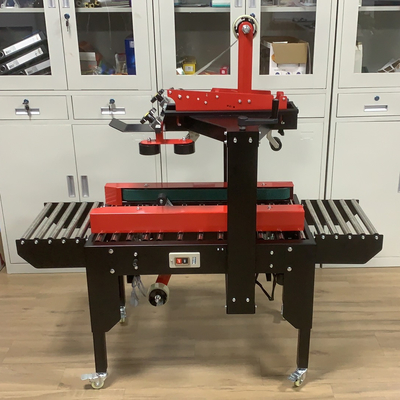 Elektrisch aangedreven semi-automatische behuizing kartonnen doos taping sealer met een enkel universele wiel