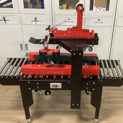 Elektrisch aangedreven semi-automatische behuizing kartonnen doos taping sealer met een enkel universele wiel