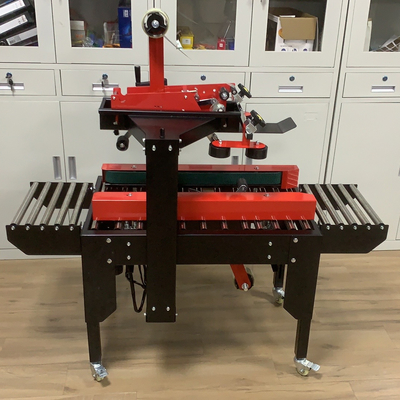 Elektrisch aangedreven semi-automatische behuizing kartonnen doos taping sealer met een enkel universele wiel